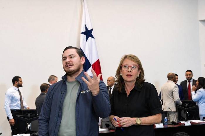 Thomas habilitó a su suplente, Edilberto Guerrero, quien votó a favor de las candidatas respaldadas por el oficialismo, Lilia Batista y Gertrudis Rodríguez.
