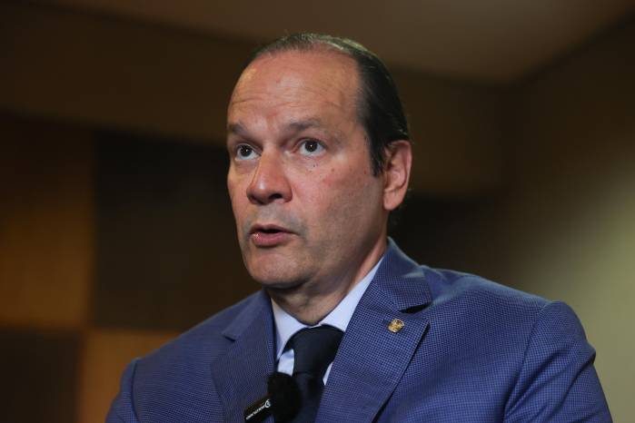 El canciller de Panamá, Javier Martínez-Acha, habla durante una entrevista con EFE.