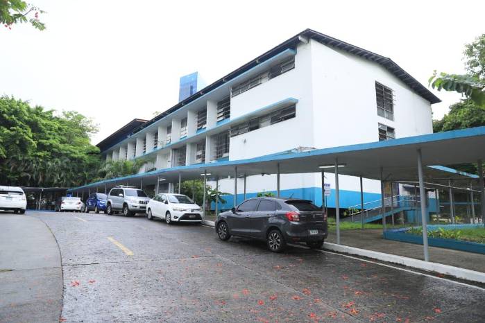 La Escuela Isabel Herrera Obaldía se encuentra en el centro de la ciudad.