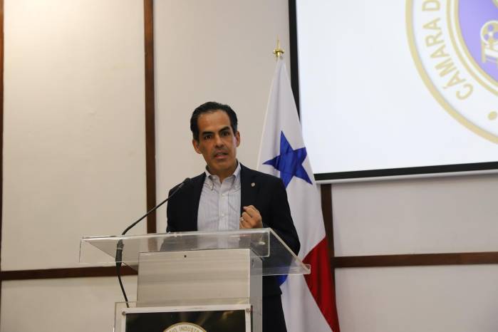 El presidente de la CCIAP, Aurelio Barría Pino, durante la presentación del IX Informe de Calidad de Vida.