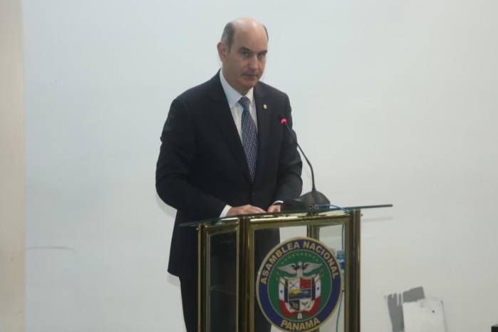 El ministro del MEF, Felipe Chapman.