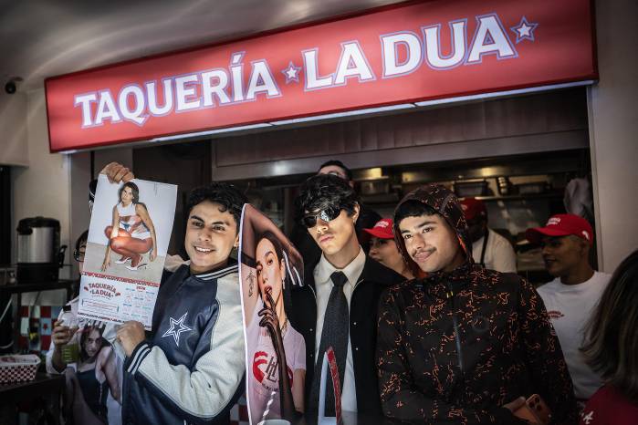 Para el analista de medios mexicano Mauricio Cabrera, el éxito de artistas como Dua Lipa reside en lograr impactos que vayan ”más allá de sus presentaciones”.