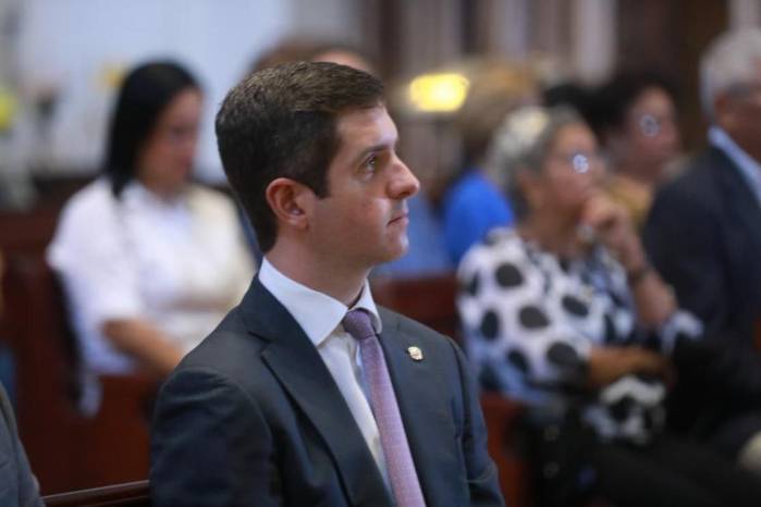 El canciller encargado, Carlos Hoyos, informó que Panamá da seguimiento al caso del marino retenido en Venezuela, detalló su estado de salud y aseguró que se intensifican gestiones para su regreso.