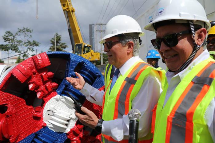 Microtuneladora utilizada en los trabajos.