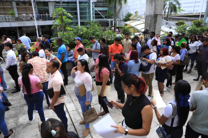 El desempleo rondaría el 12% según analistas que estiman que no publicar las cifras tendría que ver con una estrategia para evitar las críticas.