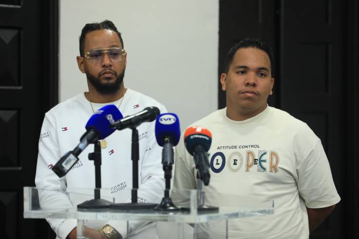 Dwayne Calvo y Edmar Camacho relataron su experiencia en la guerra a los medios de comunicación.