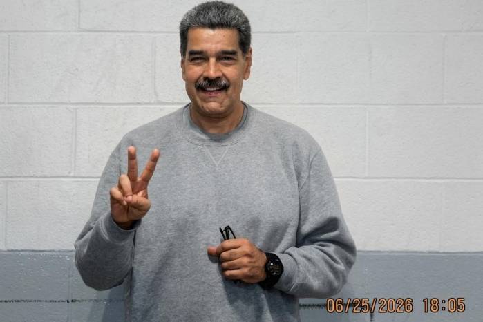 El mensaje concluyó con una referencia directa a Flores y a Venezuela: ‘Cilia y yo los abrazamos por siempre, con el alma puesta en ustedes y con la fe intacta en Dios. Dios proveerá. Venezuela renacerá’.