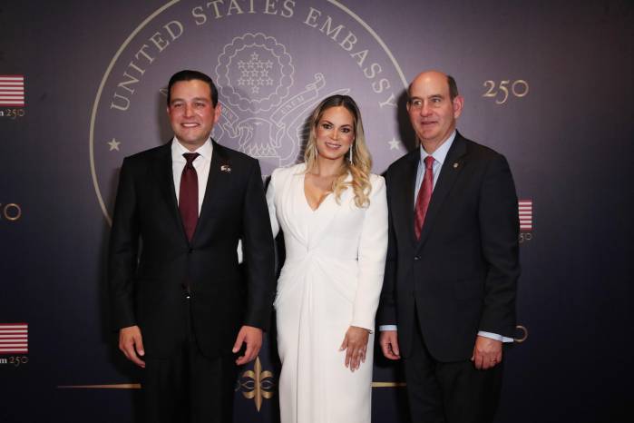 Representantes del Ejecutivo, diputados, magistrados, empresarios, diplomáticos y directivos de medios coincidieron en una velada que reflejó la estrecha relación bilateral.