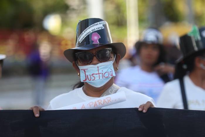 La mayoría de los grupos exigían justicia por los casos de femicidios sin resolver.