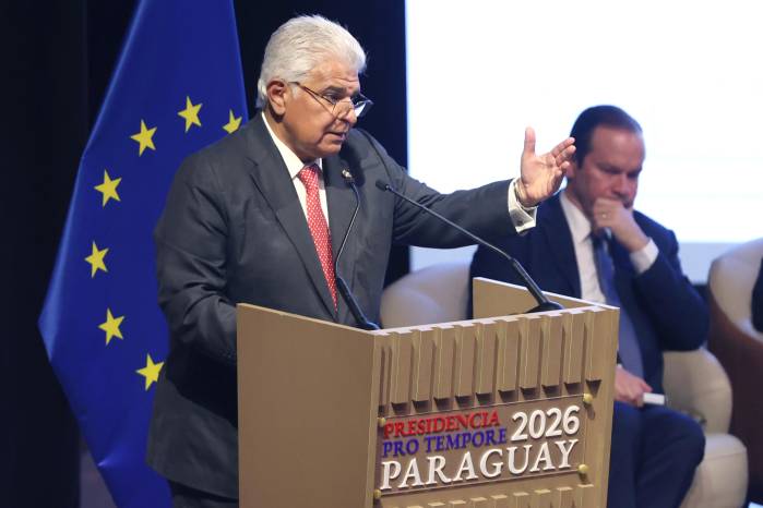 El presidente de Panamá, José Raúl Mulino, habla en la ceremonia de la firma del acuerdo de libre comercio entre la Unión Europea (UE) y los países del Mercosur este sábado, en Asunción (Paraguay).