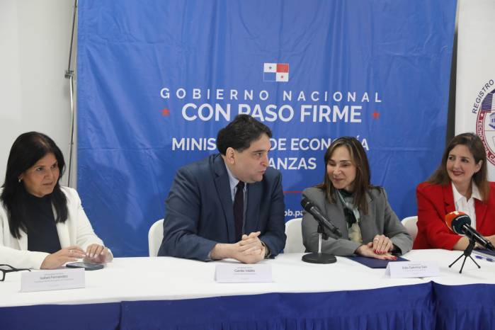 Las autoridades de Economía y de la Dirección General de Ingresos hablaron la prensa ayer.