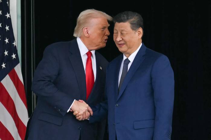 Una imagen de archivo donde están el presidente estadounidense, Donald Trump (i) junto al gobernante chino, Xi Jinping.