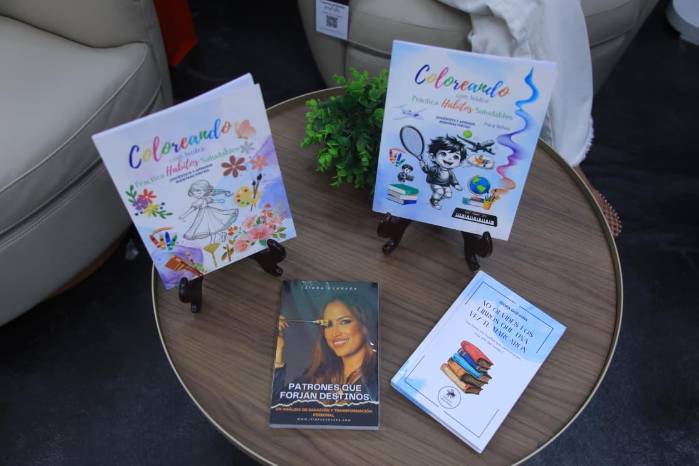 La autora panameña presentó distintas obras en la FIL. En ellas cuenta su historia de superación personal, recomienda los libros que más le ayudaron y les da un espacio a los más pequeños para que se expresen artísticamente.