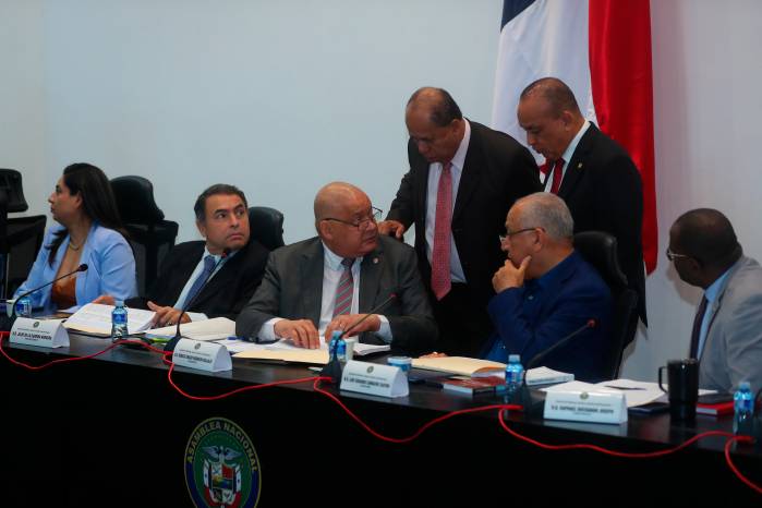 Magistrado del TE advierte que propuestas de Robinson y Chandler violan la Constitución