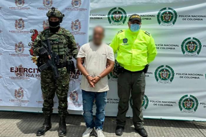 Tras la extradición de Carne Biche en 2023, El Paisa desapareció de redes sociales y se refugió en labores rurales en municipios como Tarazá, Necoclí y Babeíba, aparentando ser un comerciante común.