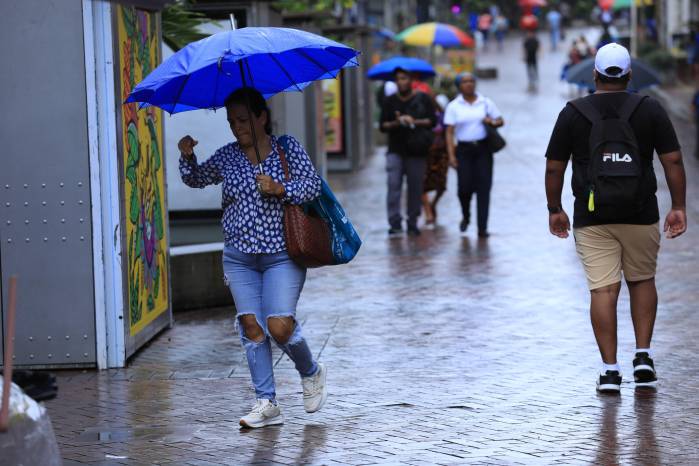 Se recomienda a las personas mantenerse resguardado con las lluvias.