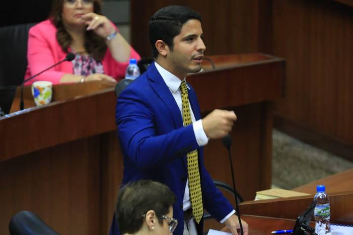 El diputado de MOCA, José Pérez Barboni, fue uno de los que salió en defensa del tiempo que se ha tomado la Asamblea Nacional para conformar sus comisiones.