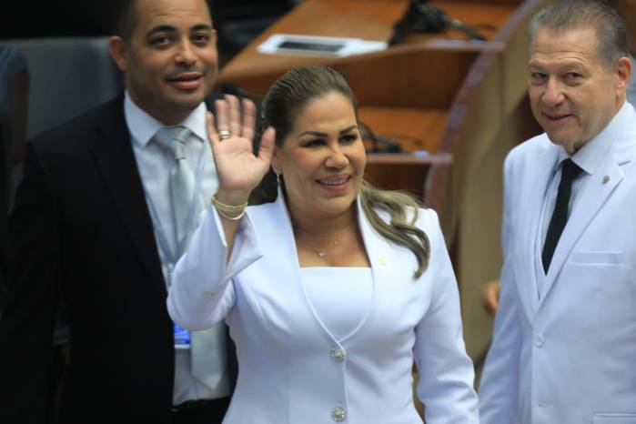 Con 42 votos a favor, Castañedas asume la presidencia de la Asamblea Nacional