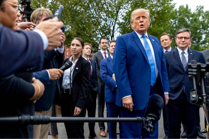 Mark Zuckerberg (Meta), Sundar Pichai (Google), el presidente de OpenAI, Greg Brockman; así como Dario Amodei (Anthropic), Jensen Huang (Nvidia), Alex Karp (Palantir), Jeff Bezos (Amazon) y Elon Musk (X, Tesla, Space X) acudieron a la cita.