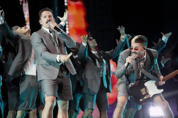 Mau y Ricky en los Premios Juventud 2024.