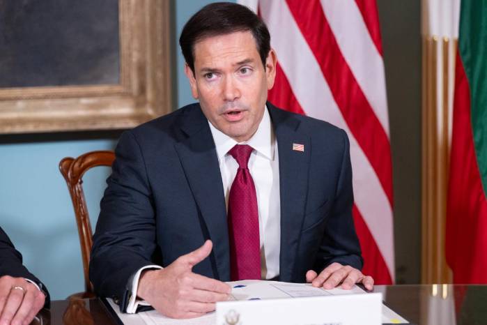 Rubio también cuestionó las condiciones económicas y sociales que atraviesa los cubanos.