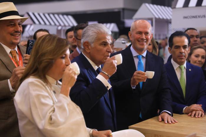 RB23//10// 2026 Roberto Barrios// la Estrella de Panamá y el siglo // ciudad de Panamá// World off Coffee Panamá 2026.