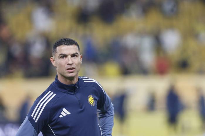 Cristiano Ronaldo durante un calentamiento con el Al-Nassr.