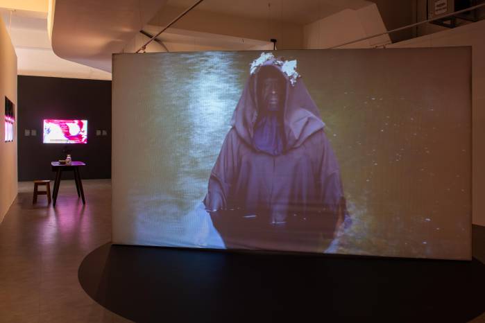 Proyección del video Drexciya de Astrid González.