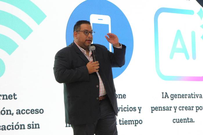 Expositor Joshua Hammerschlag, del Tecnológico de Monterrey, con el tema ‘Emprender con impacto’, en Chiriquí.