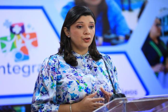 La ministra Jackeline Muñoz defendió la legalidad del decreto.