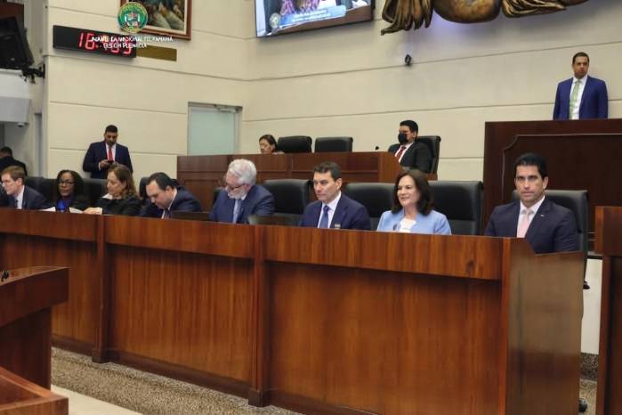 La sustentación estuvo a cargo del ministro para Asuntos del Canal, José Ramón Icaza.