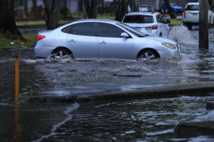 Calles inundadas y un congestionamiento descomunal vuelven a marcar las jornadas de fuertes lluvias en la ciudad de Panamá.