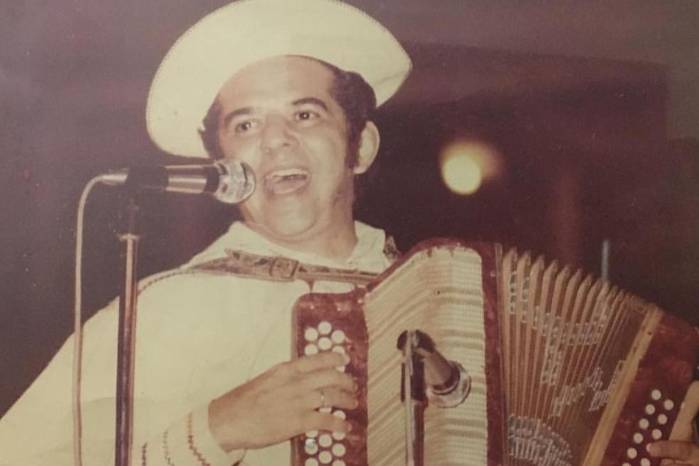 Originario de Ocú, provincia de Herrera, “Yin” Carrizo contribuyó a impulsar la música típica y a acercarla a distintas generaciones de panameños