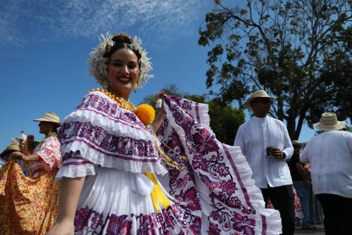 Nestlé celebra la cultura panameña en el Desfile de las Mil Polleras