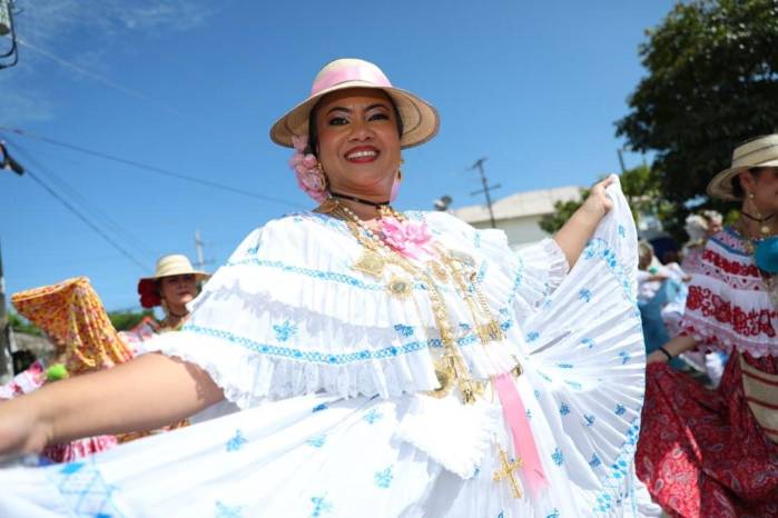 Nestlé celebra la cultura panameña en el Desfile de las Mil Polleras