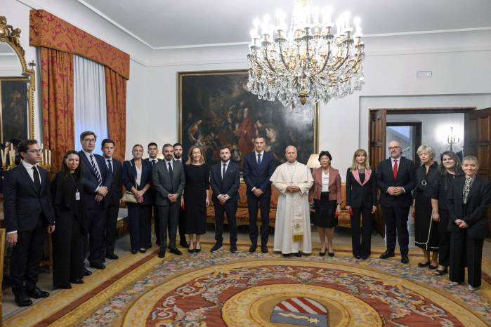 El pontífice sostuvo un encuentro con el presidente del Gobierno español Pedro Sánchez antes de pronunciar su discurso en el Congreso.