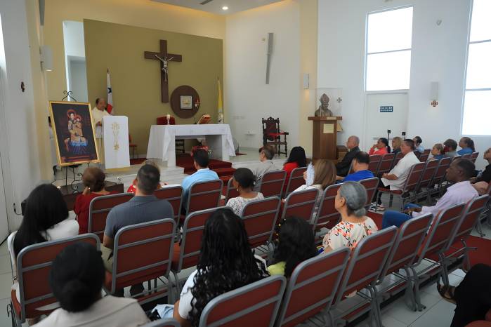La misa por la salud de Ricardo Martinelli se celebró en la capilla San Juan Pablo II de Albrook.