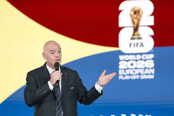 El presidente de la FIFA Gianni Infantino durante el sorteo de la repesca para el Mundial de 2026.