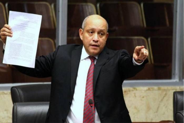 Adames fue uno de los primeros en manifestar su rechazo a la jornada de inscripciones.