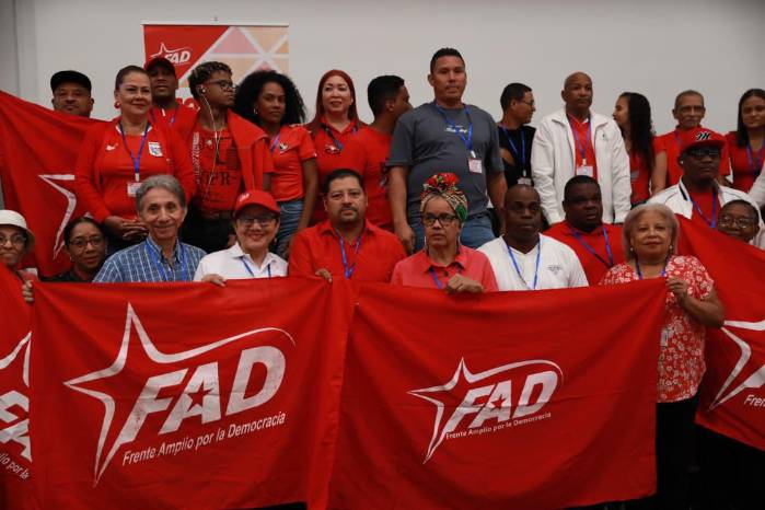 Miembros del FAD que participaron en la convención constitutiva del partido, este domingo 24 de agosto de 2025.