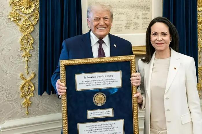 Donald Trump junto María Corina Machado.