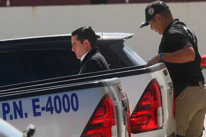 Durante la audiencia, la fiscal anticorrupción Adela Cedeño solicitó que a Carrizo se le revocara la retención domiciliaria y se ordenara la detención provisional del exvicepresidente en un centro penitenciario.