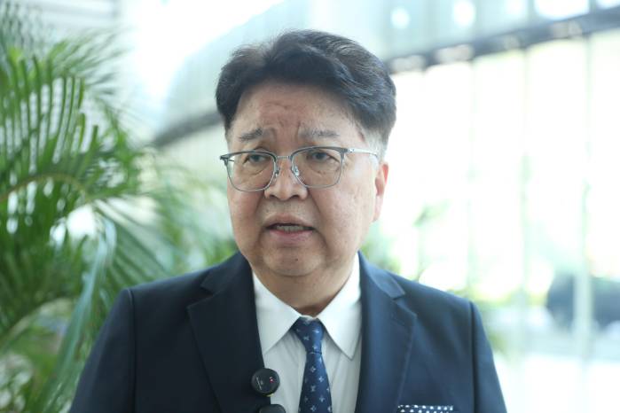 El superintendente de Bancos de Panamá, Ayón Wong, este martes, durante un evento de la Asociación Bancaria de Panamá