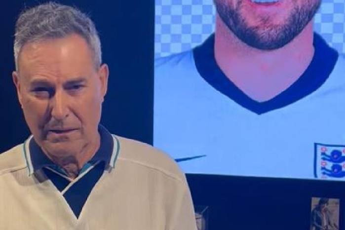 El ilusionista Uri Geller durante su declaración pública contra el chamán de Ghana.