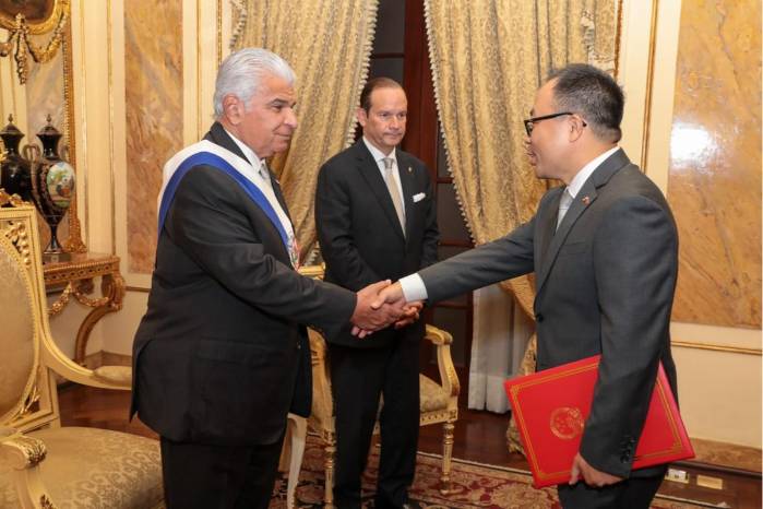 Mulino recibió las cartas credenciales de Zhang Xiangyan, representante de la República Popular China.