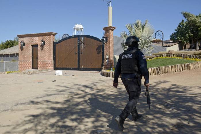 Guzmán fue capturado y trasladado a la Ciudad de México antes de ser trasladado a la prisión de alta seguridad del Altiplano, en el centro de México, de donde “El Chapo” se fugó.