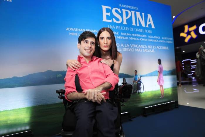 Jonathan Benaim junto a su coactriz Paulina Mondragón.