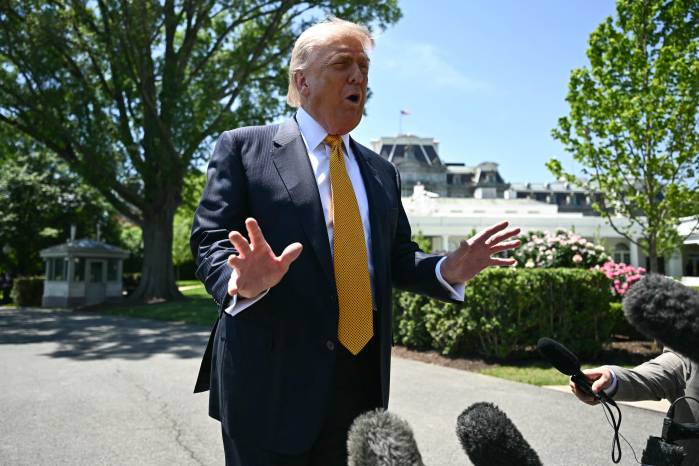 ‘Vamos a sacarlos a todos’, expresó Trump al ser consultado sobre los presos políticos.