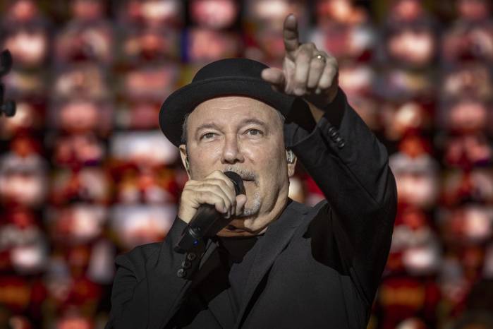 Blades se encuentra de gira por Europa con la orquesta de Roberto Delgado.