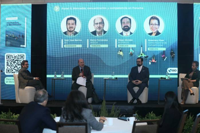 Durante el evento participaron representantes del BID, ACODECO, el Centro Nacional de Competitividad, la Superintendencia de Bancos, la Asociación Bancaria de Panamá e INDESA.